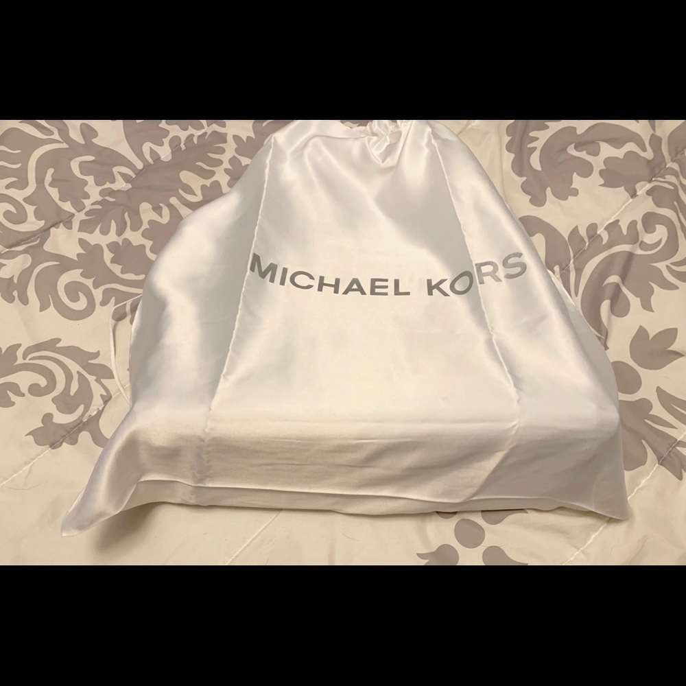 Micheal Kors authentic medium size purse - Picture 8 of 8